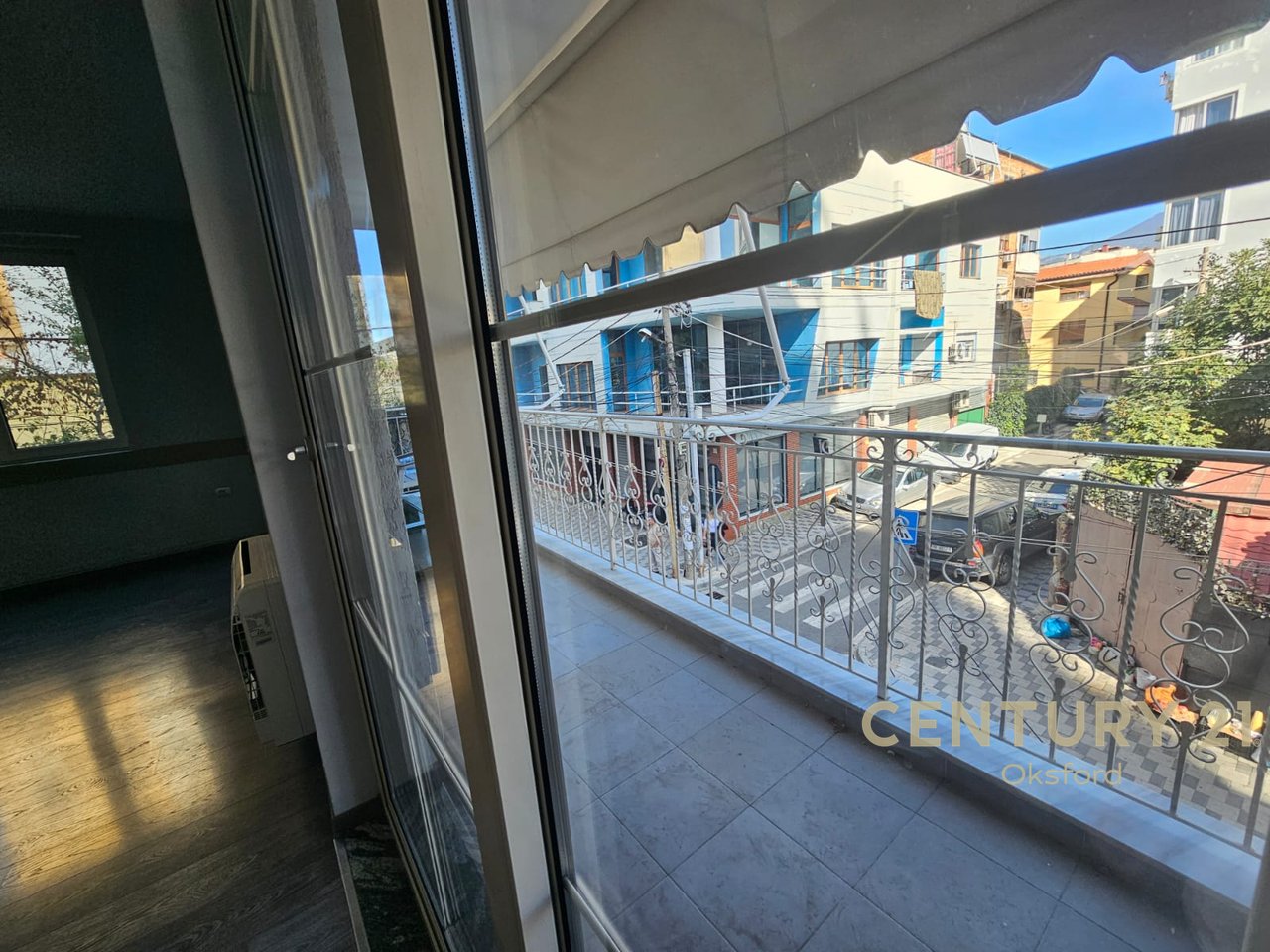 DUE UFFICI SU DUE PIANI IN AFFITTO IN UN EDIFICIO FINO AL 21 DICEMBRE!