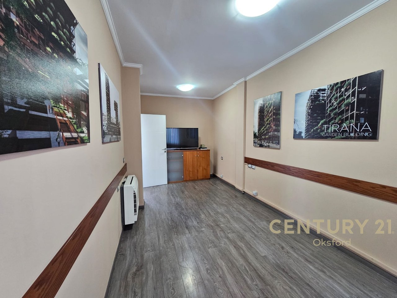 DUE UFFICI SU DUE PIANI IN AFFITTO IN UN EDIFICIO FINO AL 21 DICEMBRE!