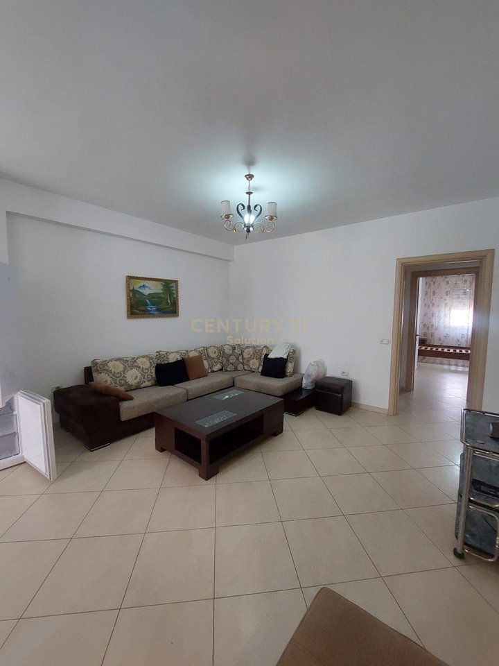 APARTAMENT 2+1+2 PER QIRA TEK VILA-L !