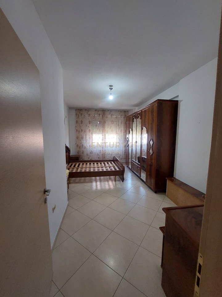 APARTAMENT 2+1+2 PER QIRA TEK VILA-L !