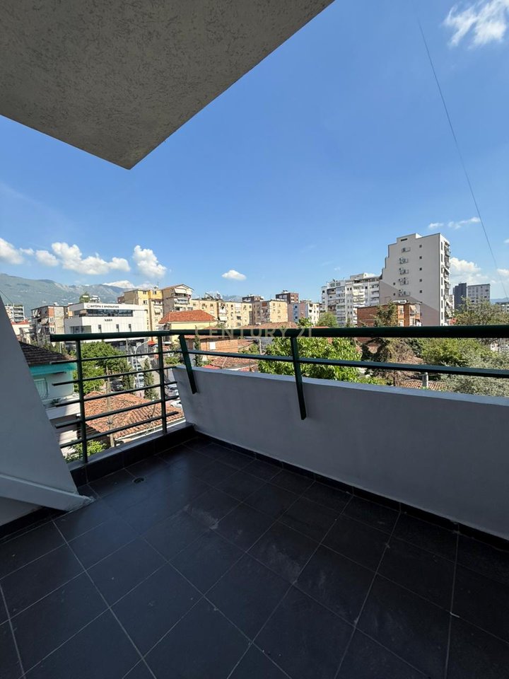 Apartament 2+1 per qira i pershatshem per banim ose zyra