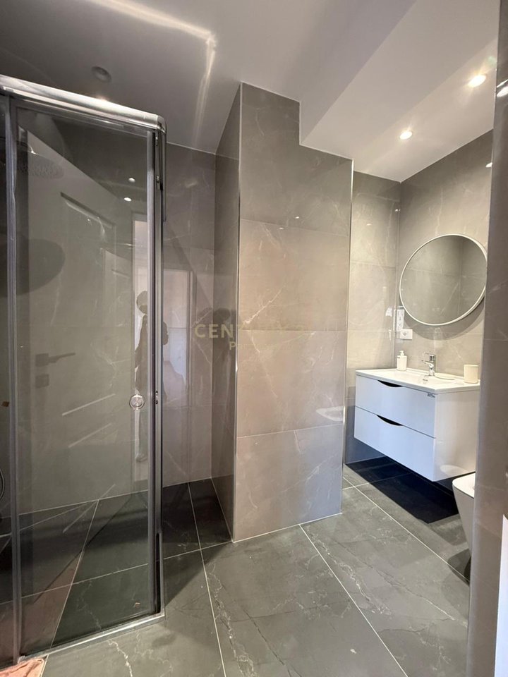 Apartament 2+1 per qira i pershatshem per banim ose zyra