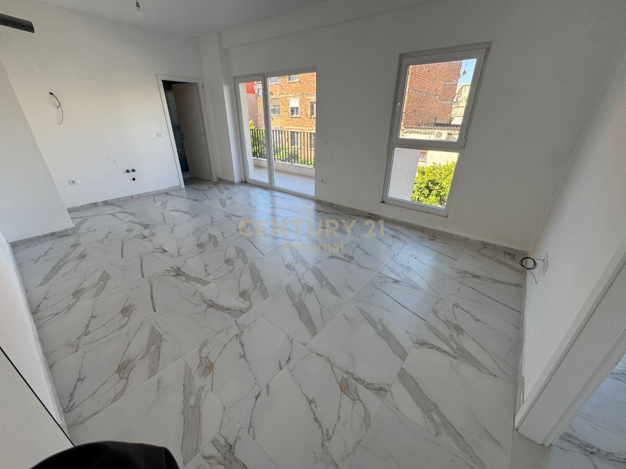 Aura Complex - Spazio Ufficio 1+1 in Affitto in Via Dritan Hoxha