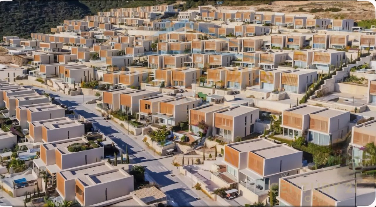 Vilë 3 kateshe me pishine në shitje në Green Coast - 990,000€