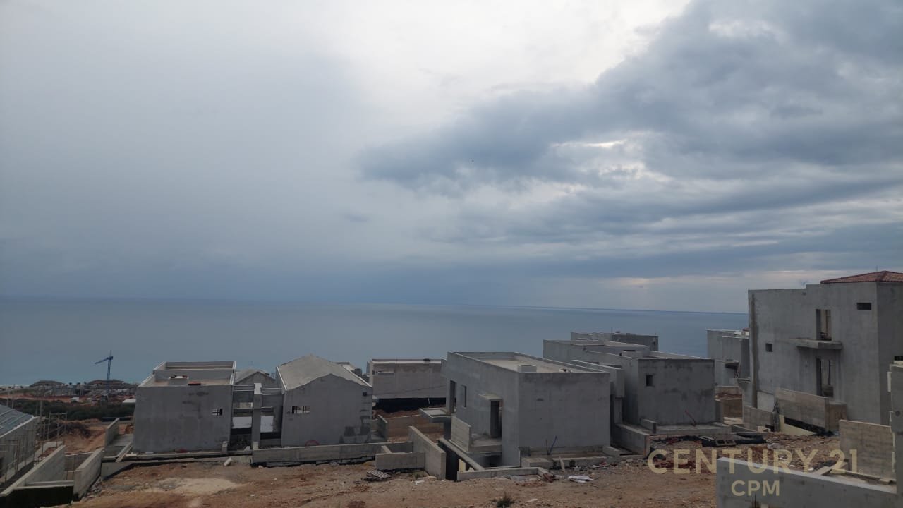 Vilë 3 kateshe me pishine në shitje në Green Coast - 990,000€