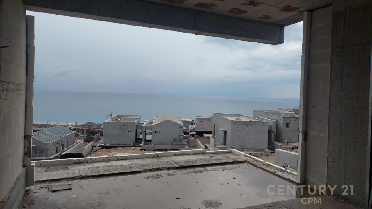 Vilë 3 kateshe me pishine në shitje në Green Coast - 990,000€