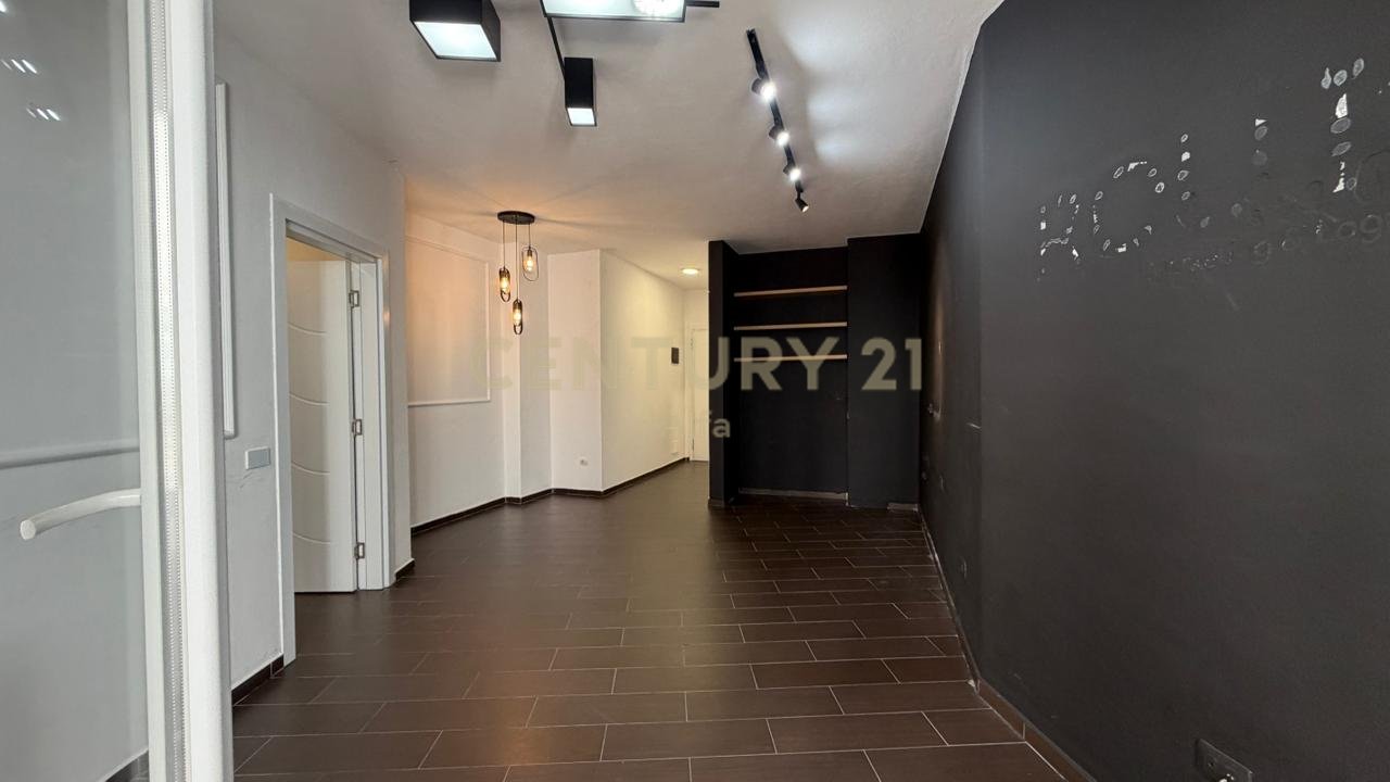 Spazio ufficio in affitto in via Kosovareve!