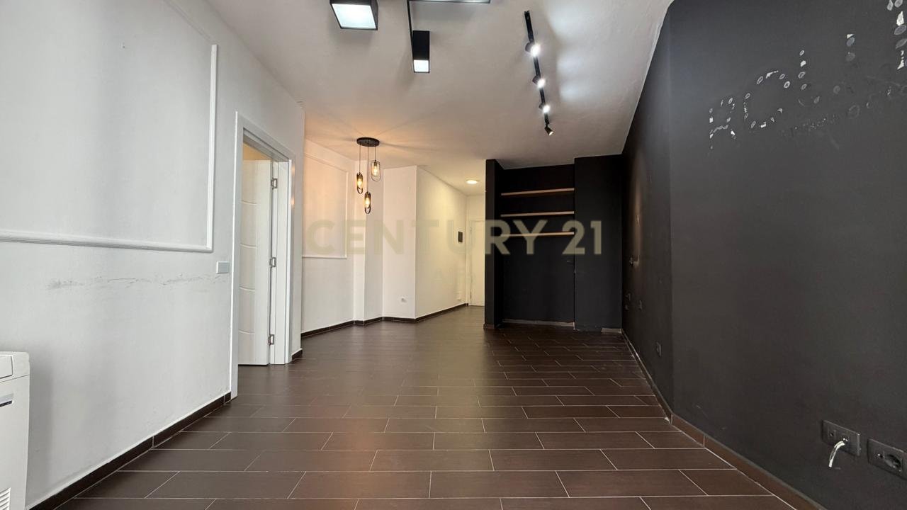 Spazio ufficio in affitto in via Kosovareve!