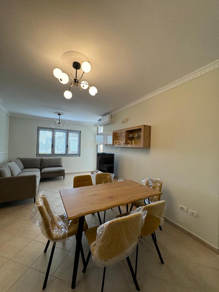 Apartament 3+1+2 Me Qira te Fresku, Tiranë