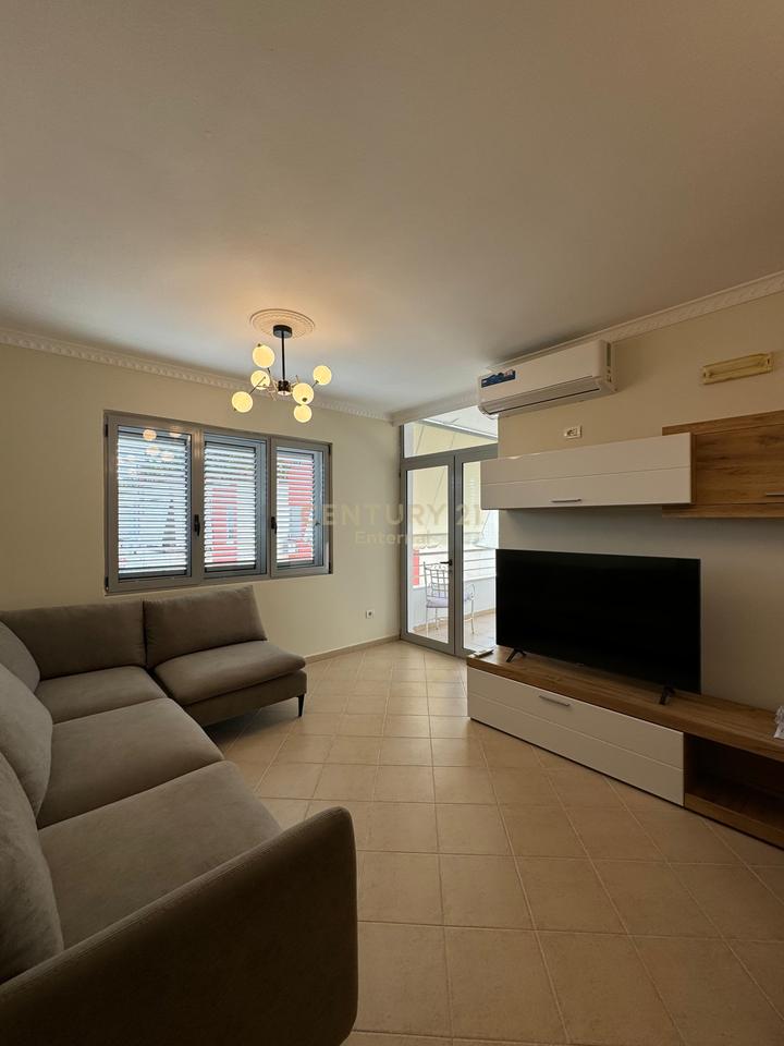 Apartament 3+1+2 Me Qira te Fresku, Tiranë