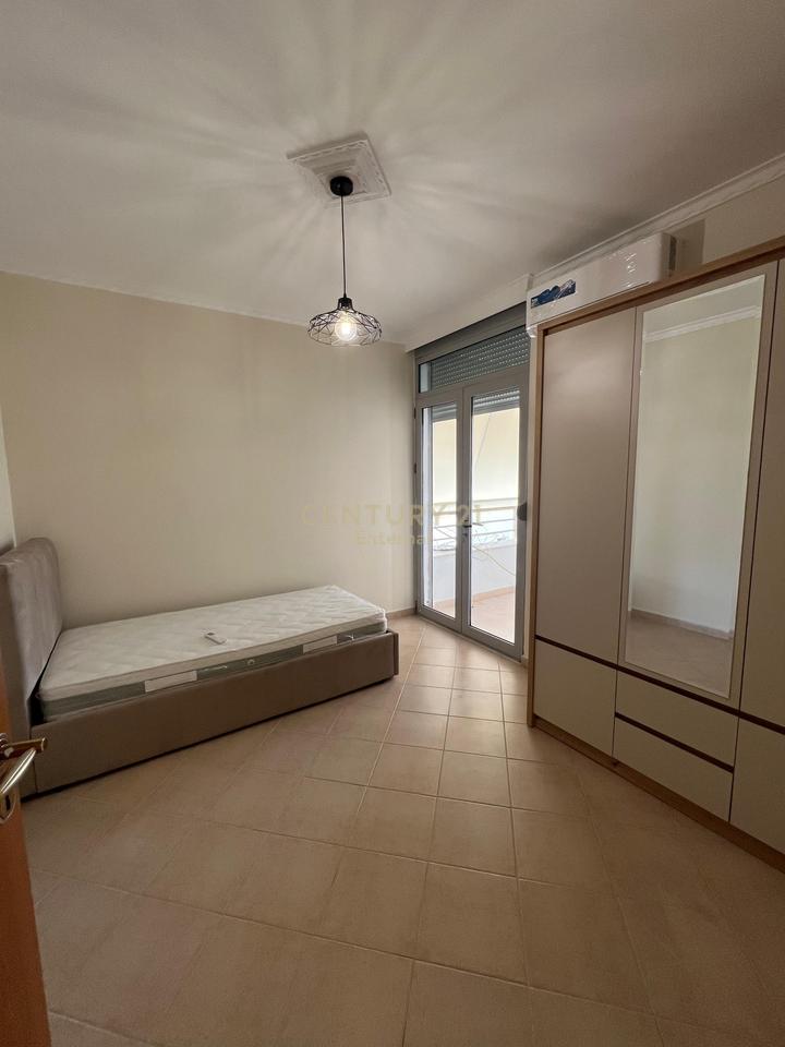 Apartament 3+1+2 Me Qira te Fresku, Tiranë