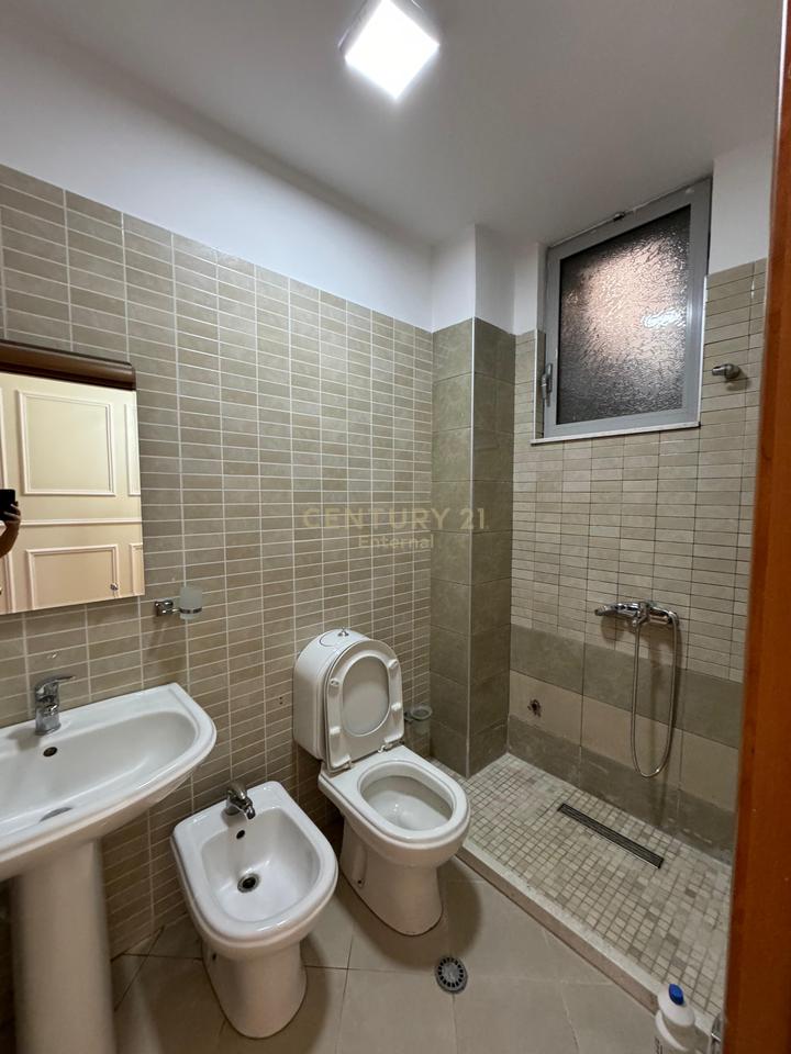 Apartament 3+1+2 Me Qira te Fresku, Tiranë