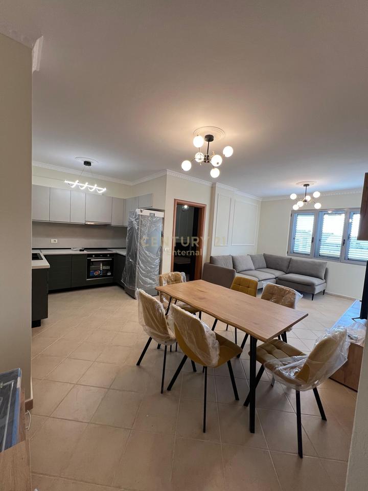 Apartament 3+1+2 Me Qira te Fresku, Tiranë