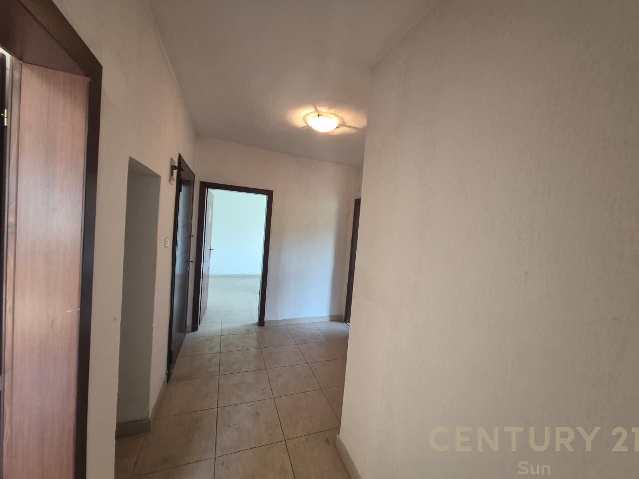 Shitet Apartament 2+1 me Dhomë Shërbimi në ish stacionin e fundit të Tiranës së Re – Mundësi Investimi!