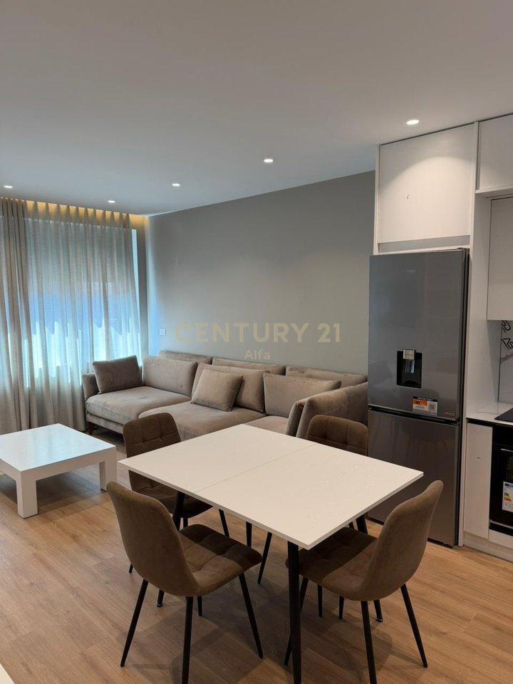For rent 1+1+1 apartment with parking space in the Xheluks Complex, Elbasan Street!