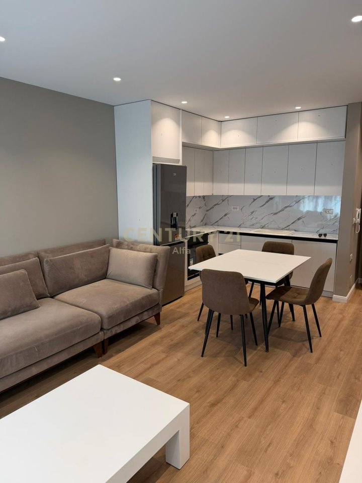 For rent 1+1+1 apartment with parking space in the Xheluks Complex, Elbasan Street!