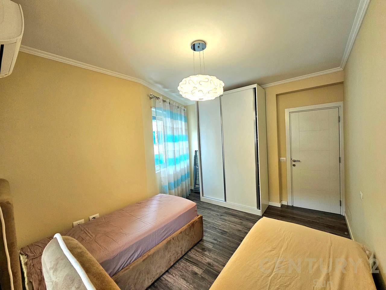 APARTMENT 2+1+PARKING FOR RENT ON BARRICADE STREET