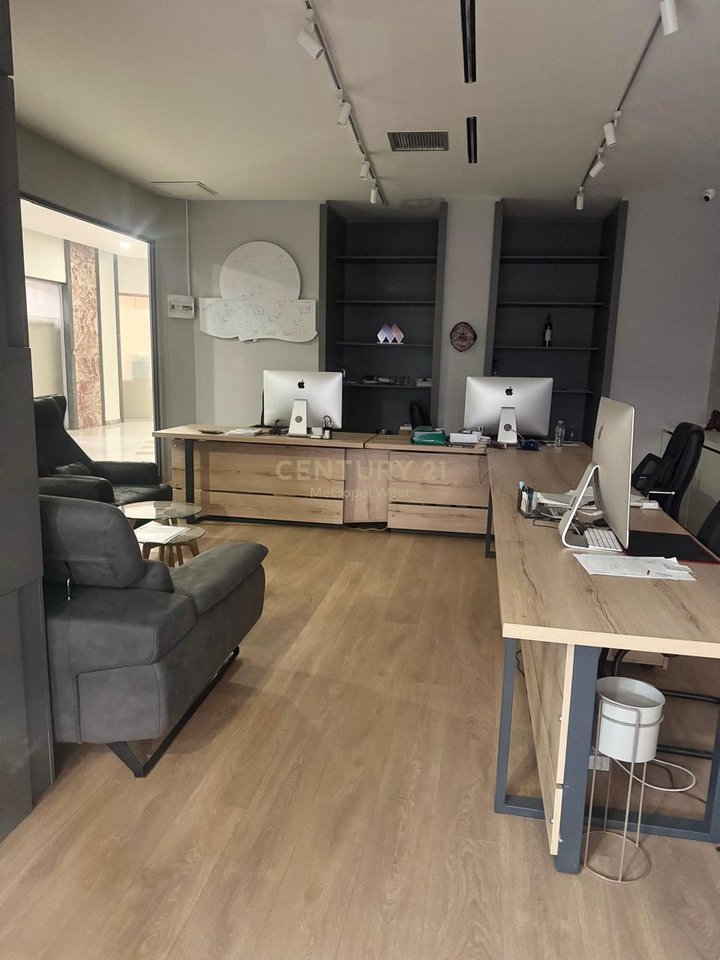 Commercial space for sale at Torre Drin