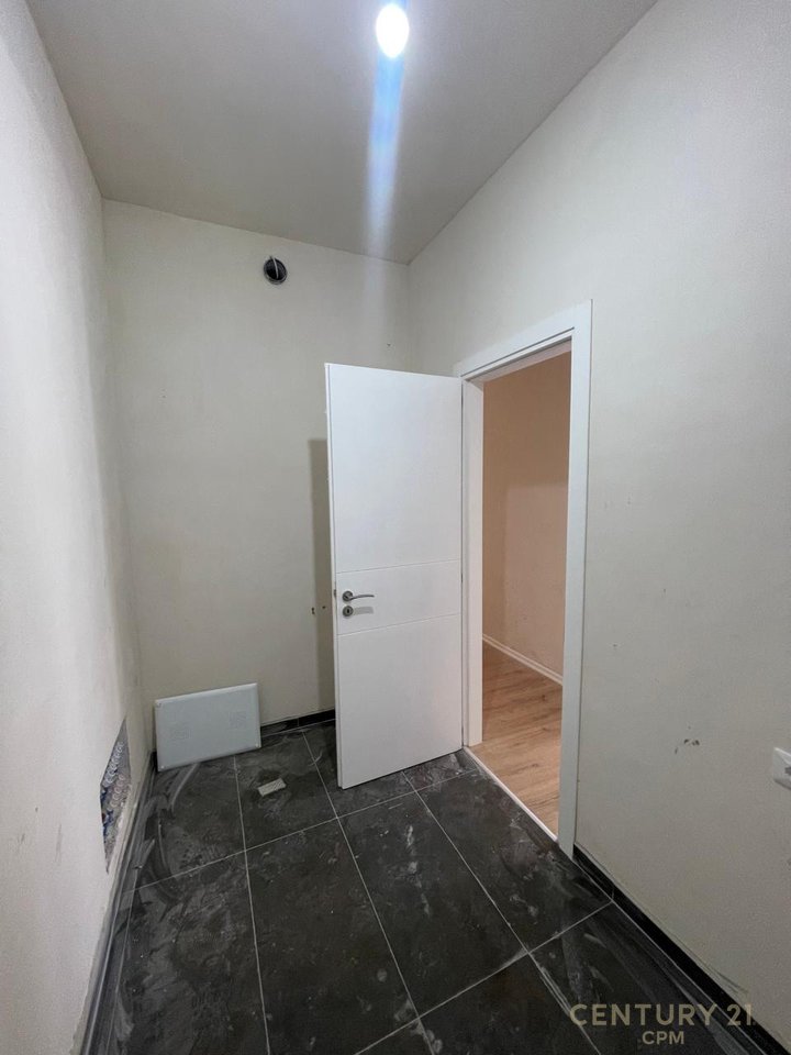 APPARTAMENTO 3+1+2 IN VENDITA A PARIS COMMUNE, BEGA07