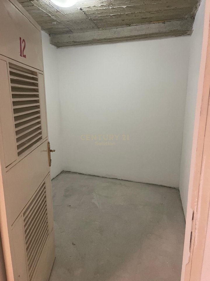 MAGAZINE/GARAGE FOR RENT IN ASTIR
