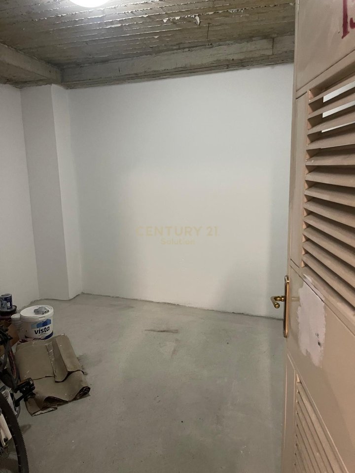MAGAZINE/GARAGE FOR RENT IN ASTIR