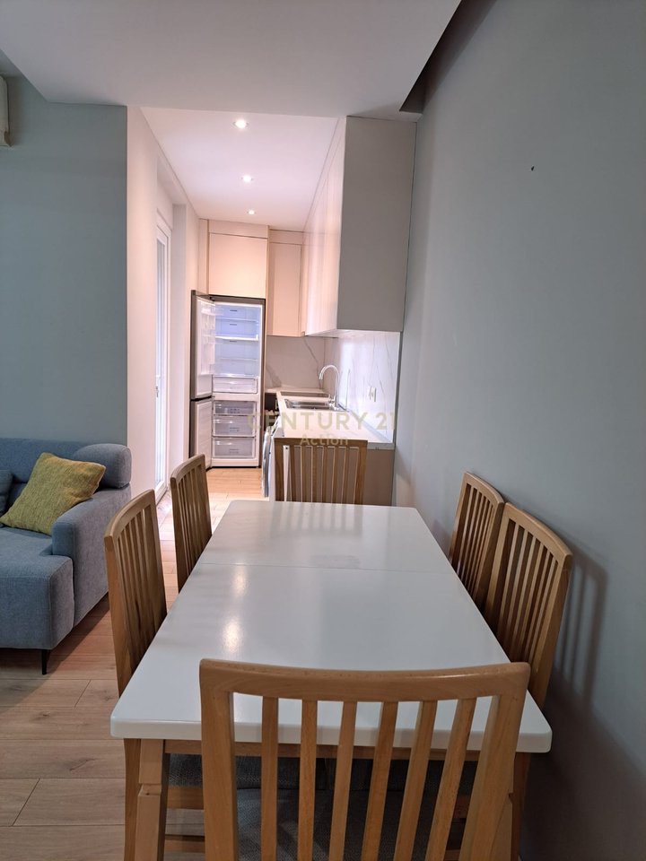 🏡 Jepet me qira apartament 2+1 – Bulevardi i Ri