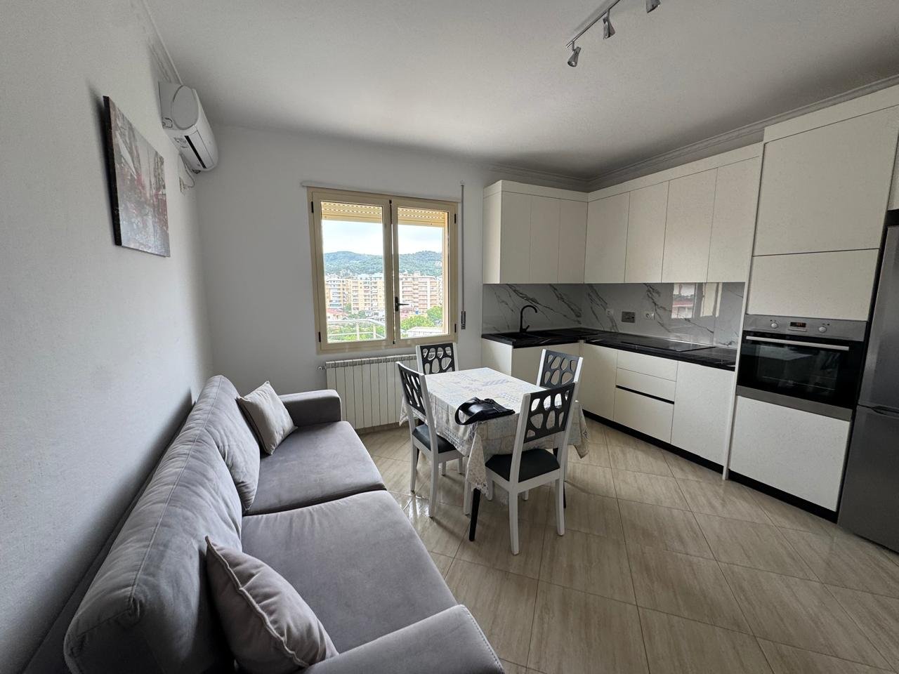 JEPET PER QIRA AFATGJATE APARTAMENTI 2+1, NE SKELE!