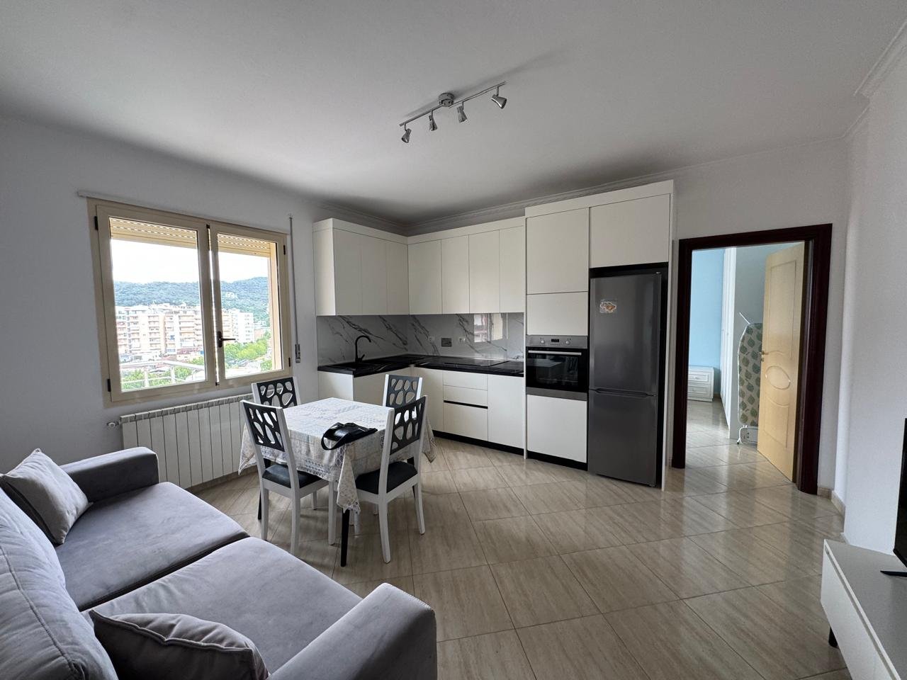 JEPET PER QIRA AFATGJATE APARTAMENTI 2+1, NE SKELE!