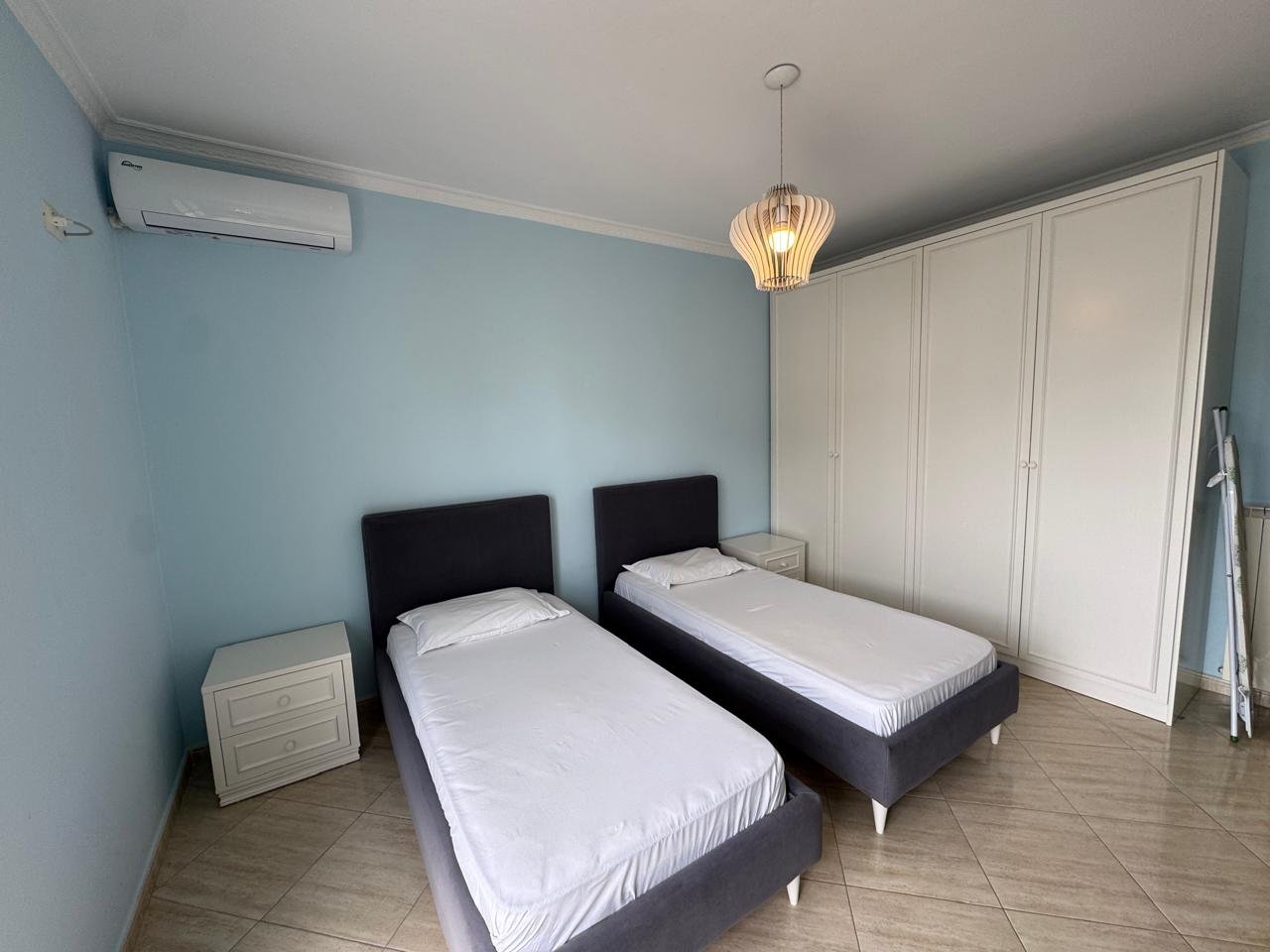 JEPET PER QIRA AFATGJATE APARTAMENTI 2+1, NE SKELE!