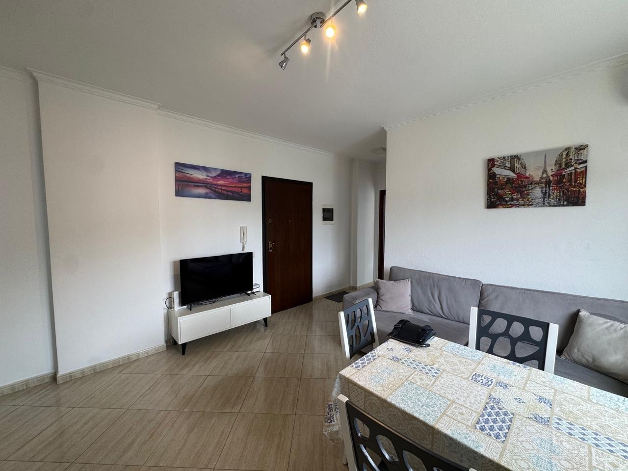JEPET PER QIRA AFATGJATE APARTAMENTI 2+1, NE SKELE!