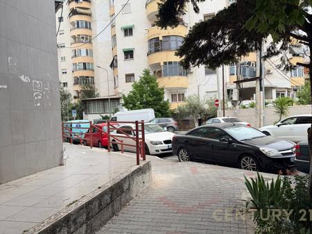 COMMERCIAL UNIT FOR SALE AT THE PARIS MUNICIPALITY BEHIND EHW