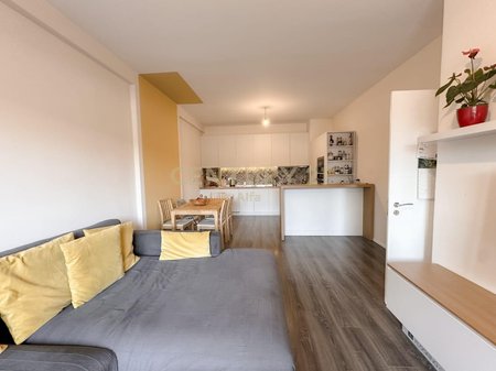Shesim apartament 2+1 perball UET-se ne Porcelan!