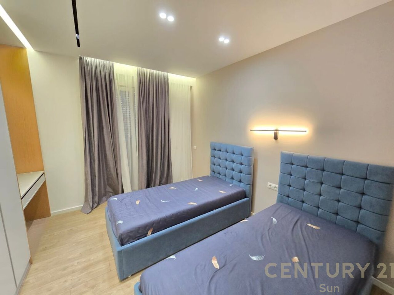 APARTAMENT LUKSOZ  2+1+2 POSTE PARKIMI TEK LIQENI I THATE!