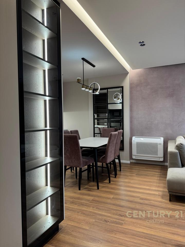 APARTAMENT 1+1 PLUS POST PARKIMI PËR QIRA TE SHKOLLA E KUQE