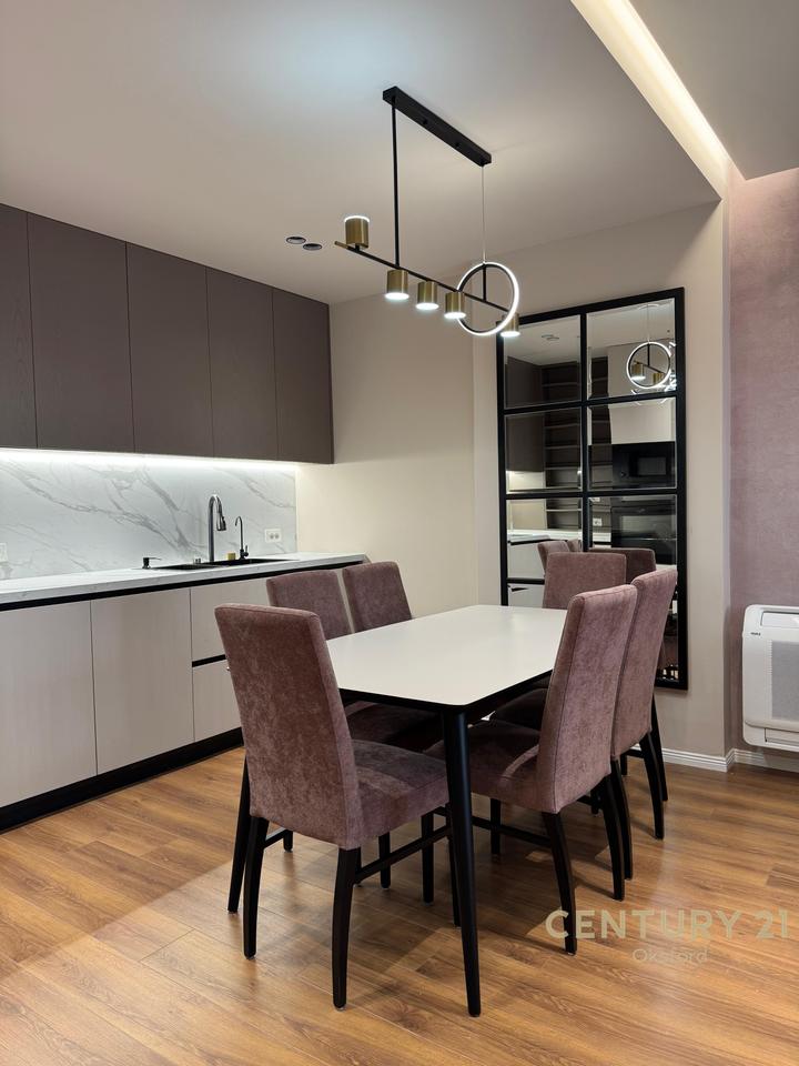 APARTAMENT 1+1 PLUS POST PARKIMI PËR QIRA TE SHKOLLA E KUQE