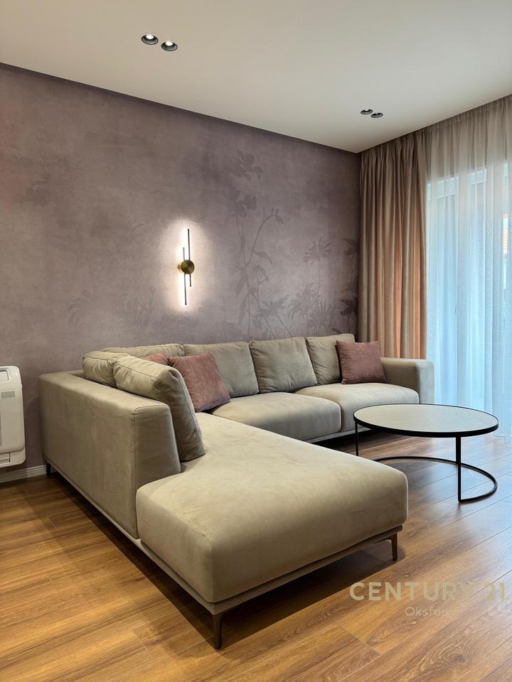APARTAMENT 1+1 PLUS POST PARKIMI PËR QIRA TE SHKOLLA E KUQE