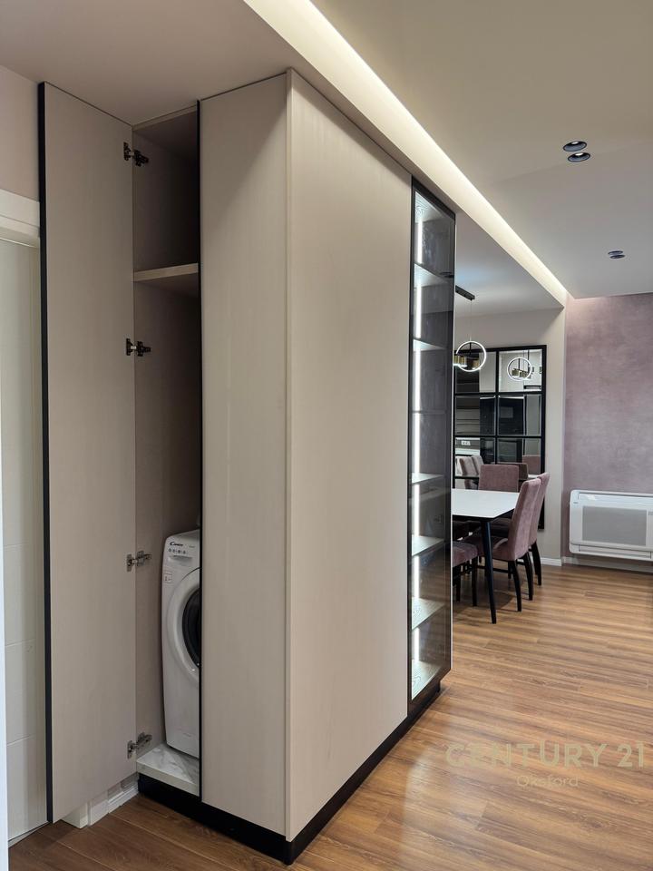 APARTAMENT 1+1 PLUS POST PARKIMI PËR QIRA TE SHKOLLA E KUQE