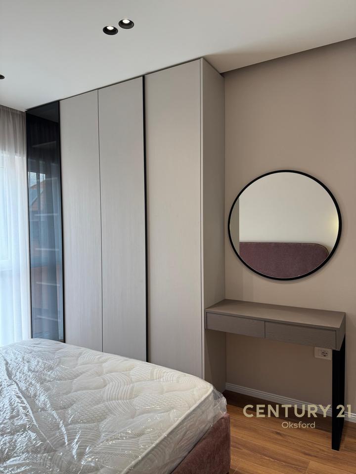 APARTAMENT 1+1 PLUS POST PARKIMI PËR QIRA TE SHKOLLA E KUQE