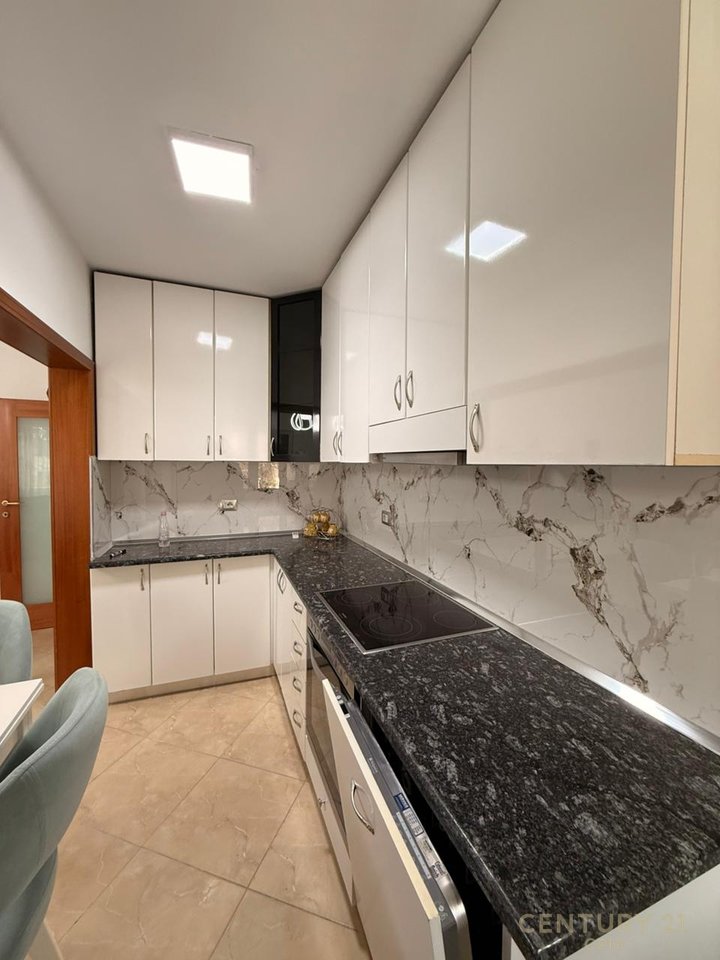 APARTAMENT 1+1 ME QIRA PRANE 21 DHJETORIT!