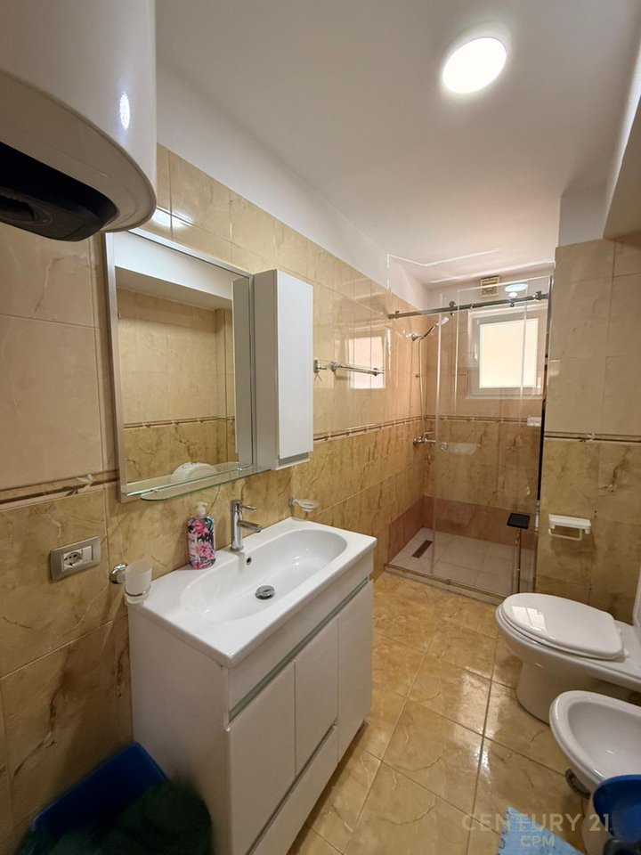 APARTAMENT 1+1 ME QIRA PRANE 21 DHJETORIT!
