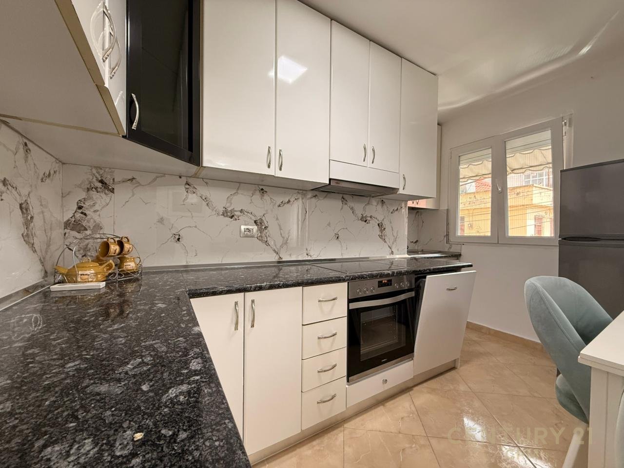APARTAMENT 1+1 ME QIRA PRANE 21 DHJETORIT!