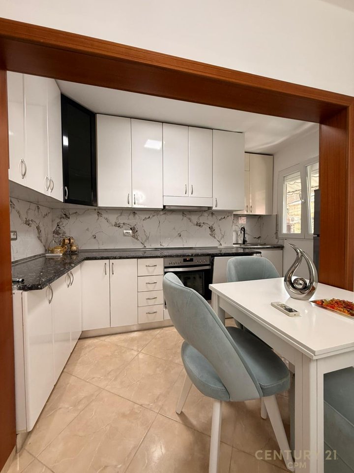 APARTAMENT 1+1 ME QIRA PRANE 21 DHJETORIT!