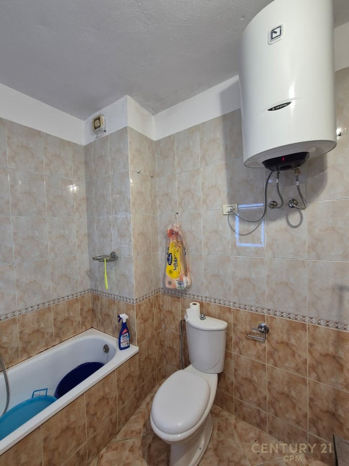 NE KOMUNEN E PARISIT JAPIM ME QIRA APARTAMENT 2+1+2