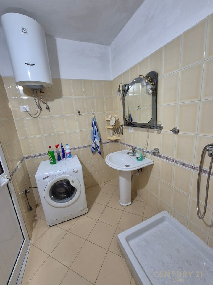 NE KOMUNEN E PARISIT JAPIM ME QIRA APARTAMENT 2+1+2
