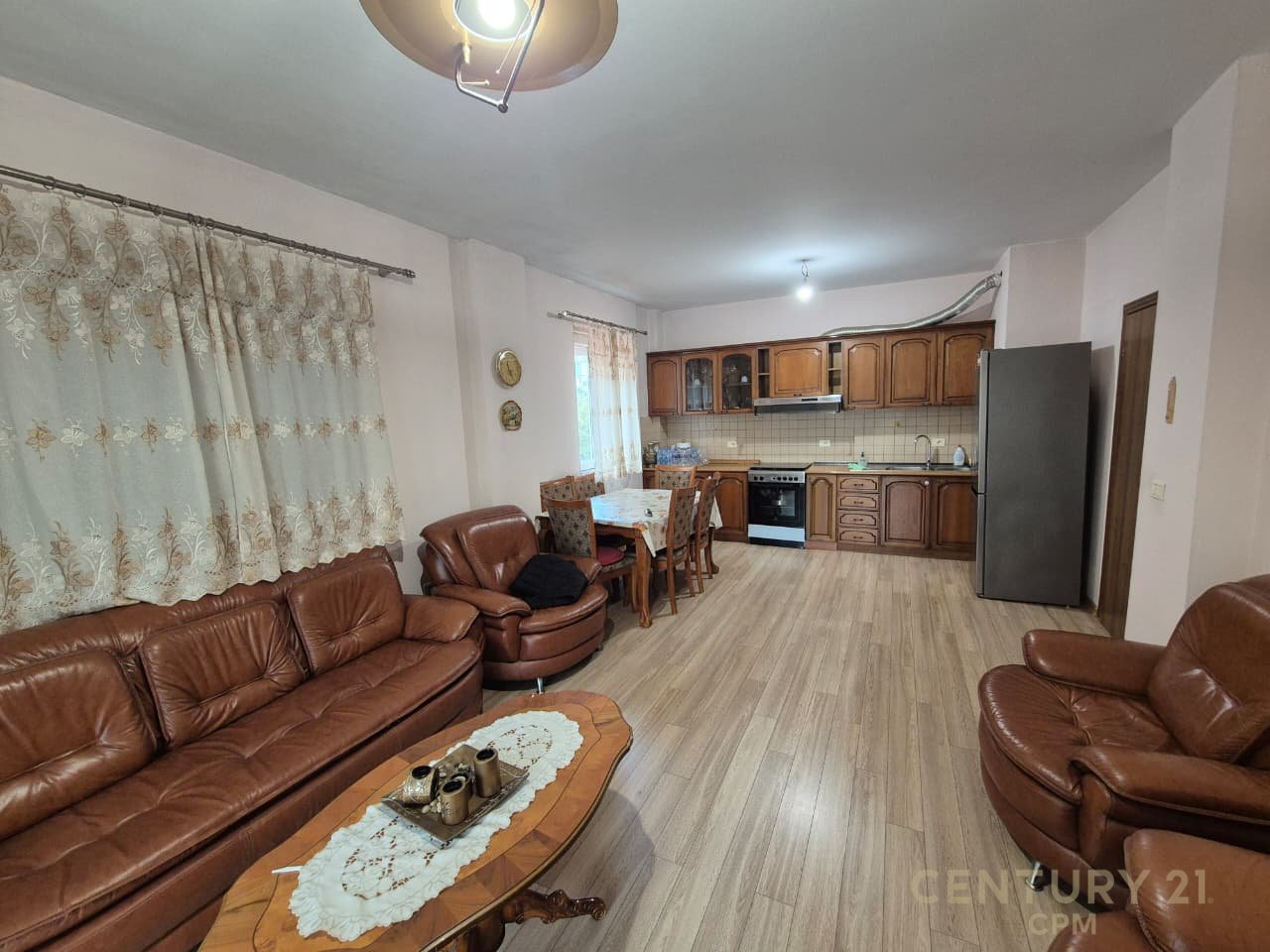 NE KOMUNEN E PARISIT JAPIM ME QIRA APARTAMENT 2+1+2