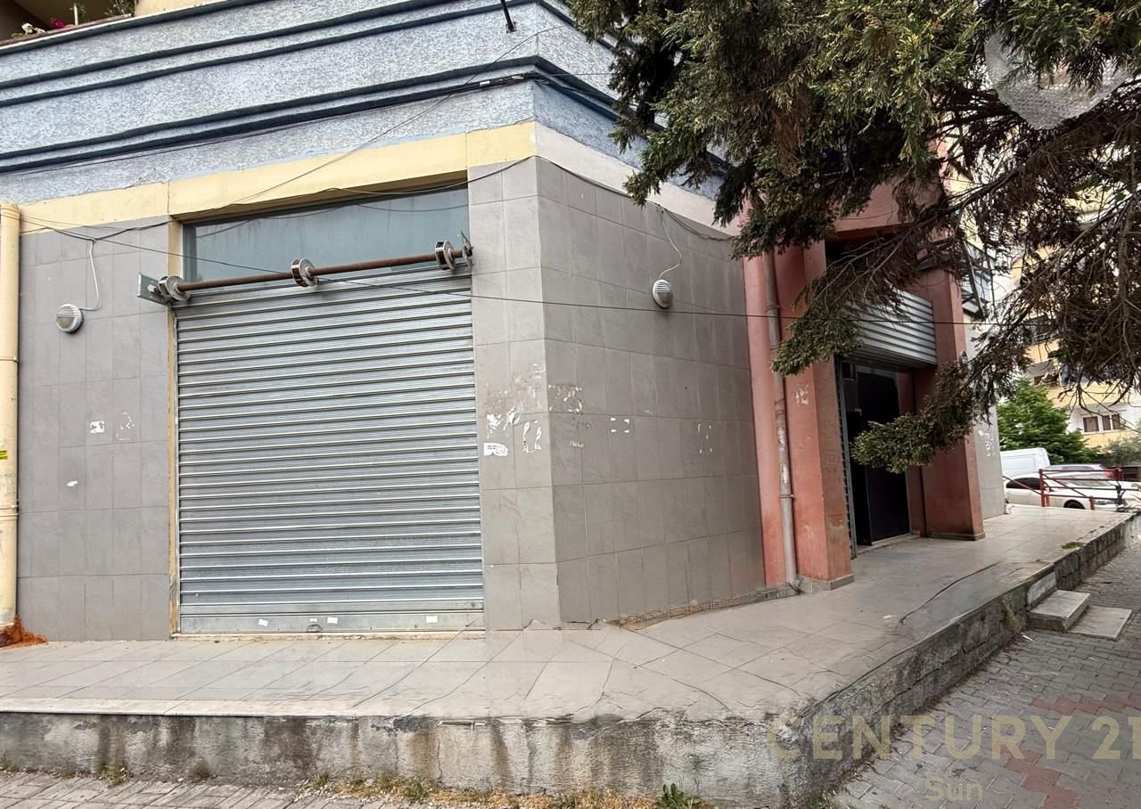 COMMERCIAL UNIT FOR SALE AT THE PARIS MUNICIPALITY BEHIND EHW