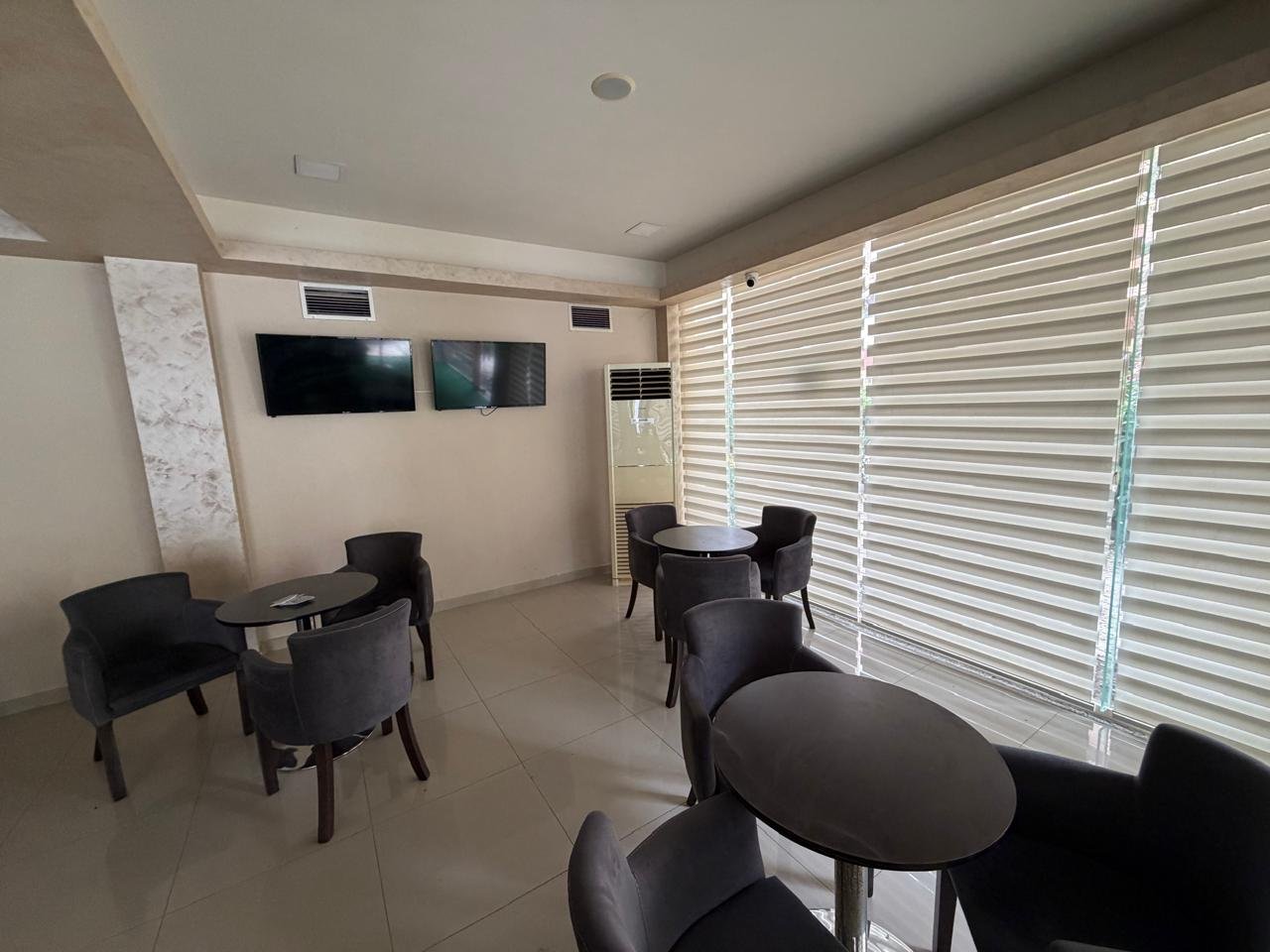UNITS FOR RENT, NEAR THE INTERSECTION BY "KALI TROJES"!