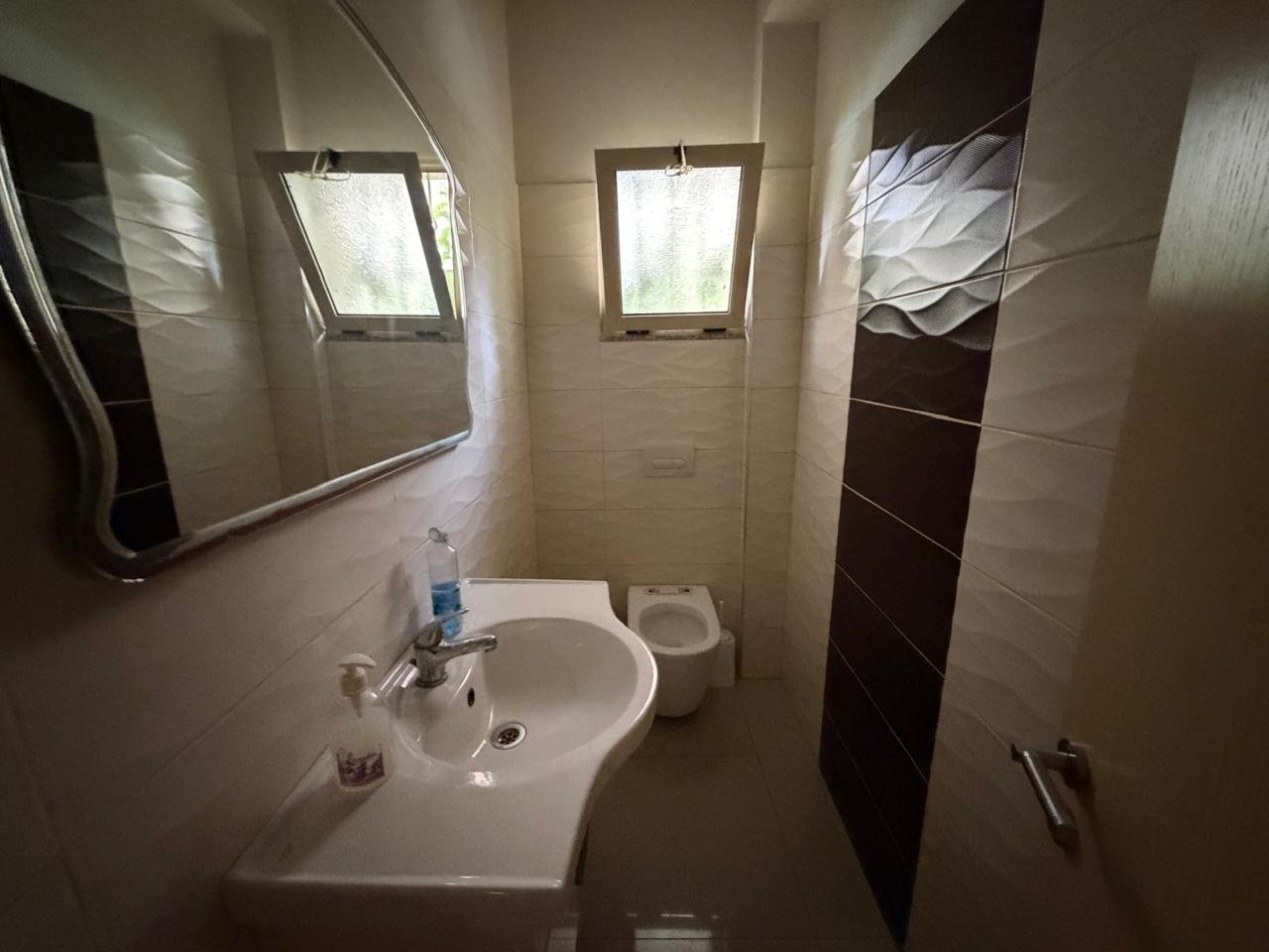 UNITS FOR RENT, NEAR THE INTERSECTION BY "KALI TROJES"!