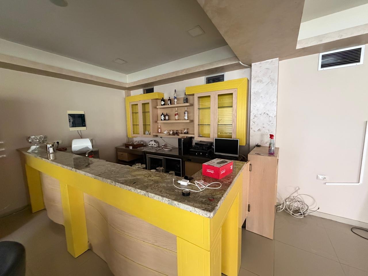 UNITS FOR RENT, NEAR THE INTERSECTION BY "KALI TROJES"!