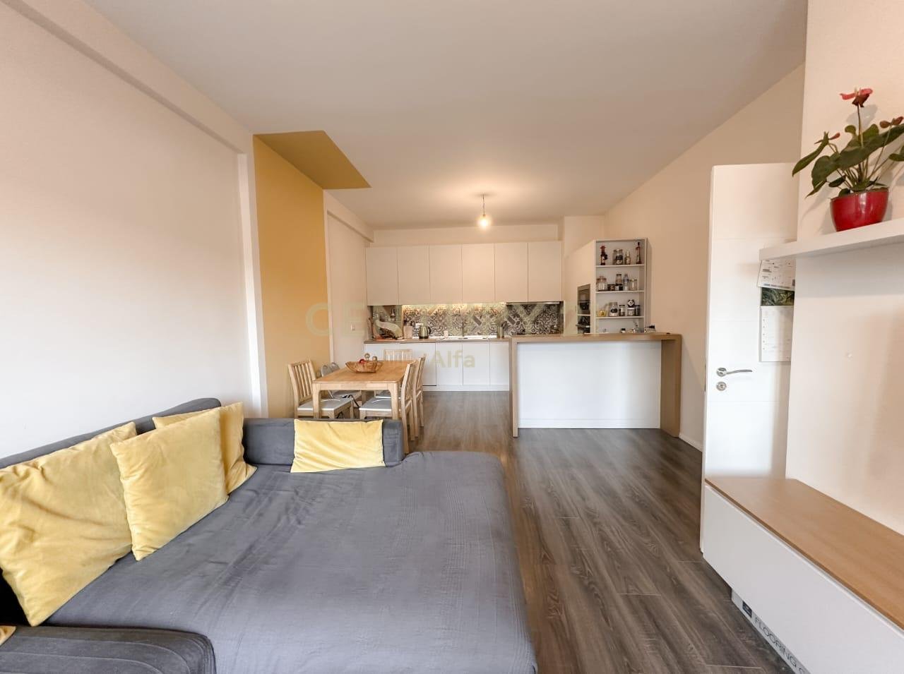 Shesim apartament 2+1 perball UET-se ne Porcelan!